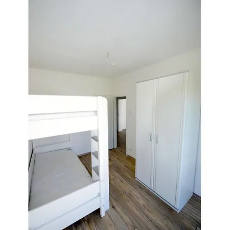 Mein-glowe 1st Floor Right